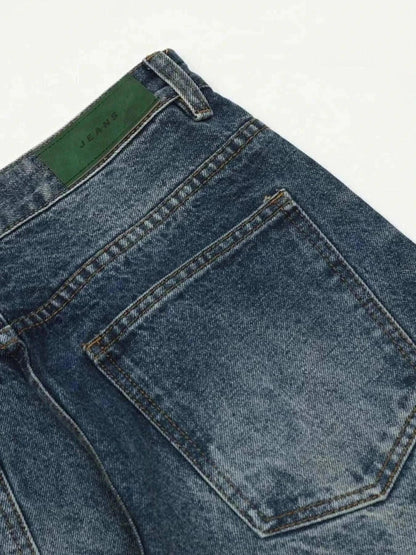 Men's wide leg jeans in washed denim with cat's whisker detail and slight stretch, made of 95% cotton and 5% polyester.