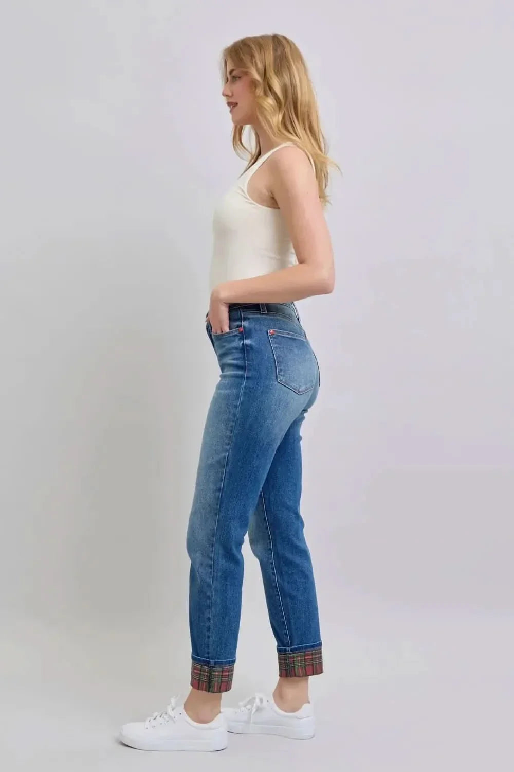 7821d750-41f8-4944-8031-7b801ec5919c-Max