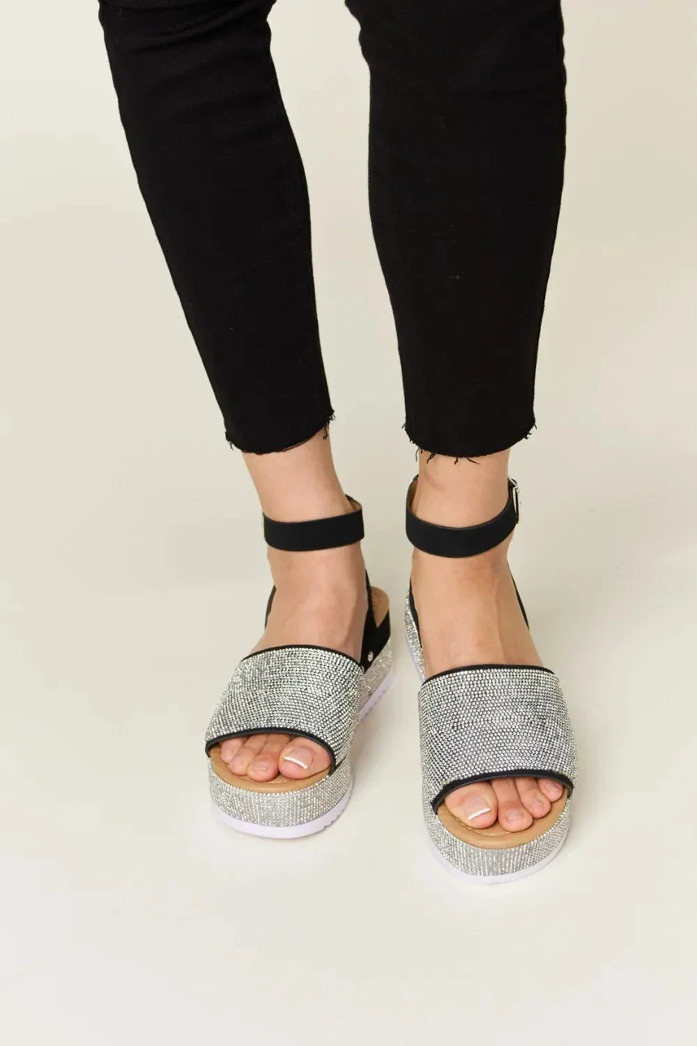 c11b5e12-78b1-41e7-8c18-6c5946038476-Max