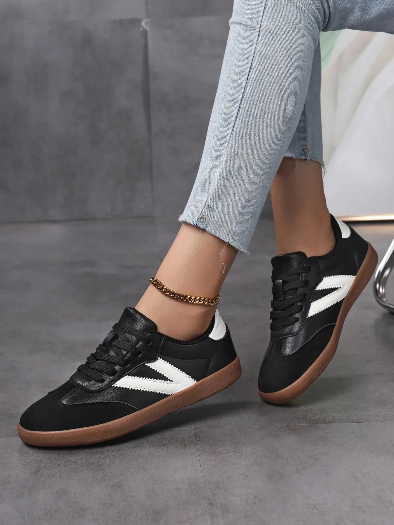 Contrast Round Toe Sneakers - VILLA FASHION