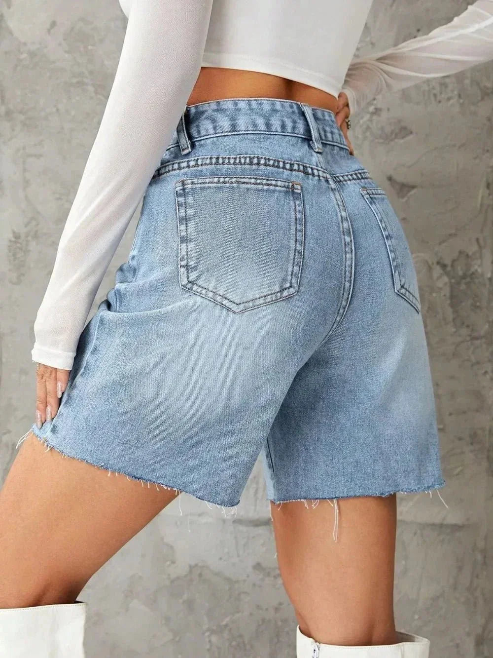 Frayed Hem Denim Shorts - VILLA FASHION