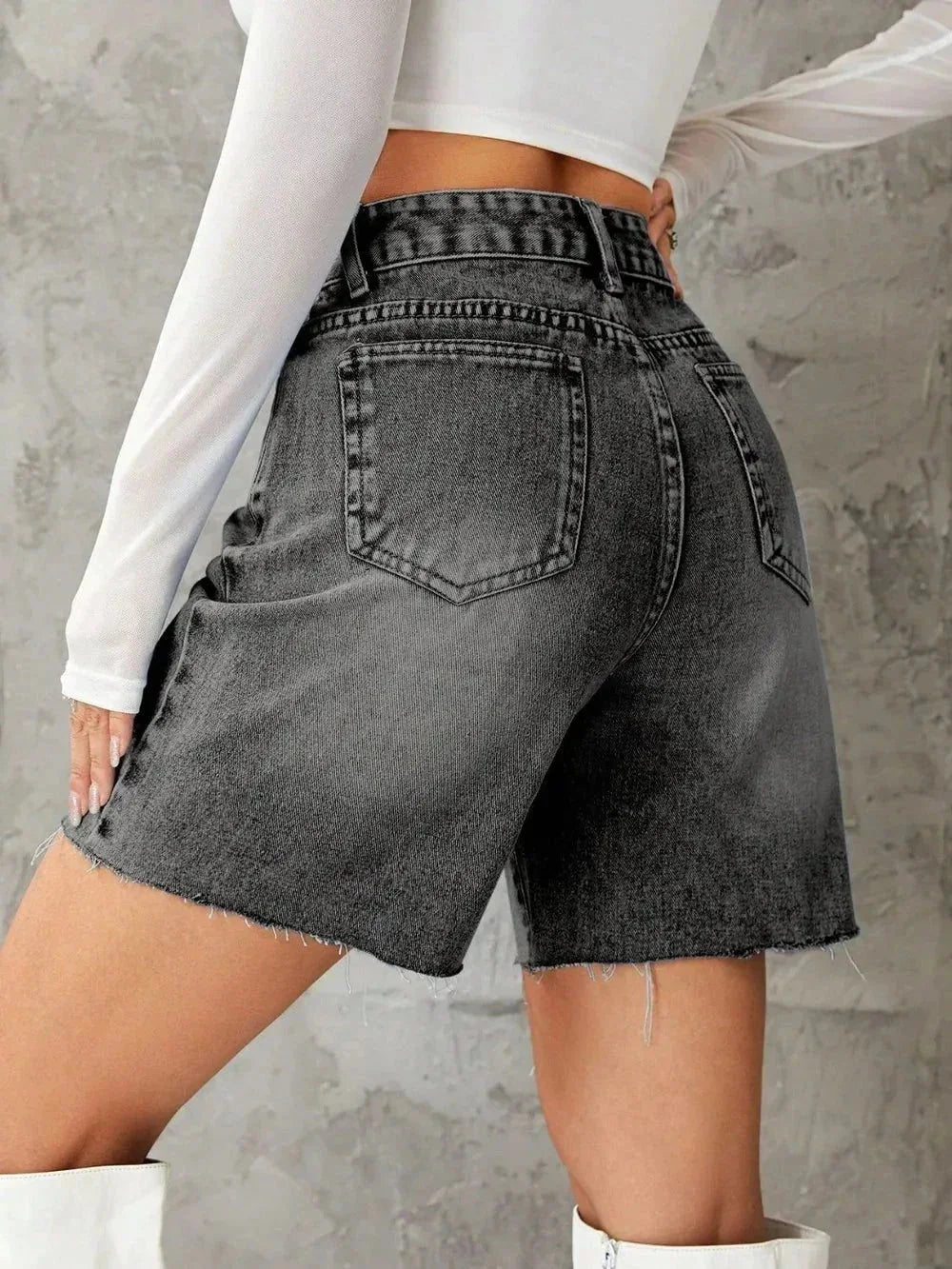 Frayed Hem Denim Shorts - VILLA FASHION