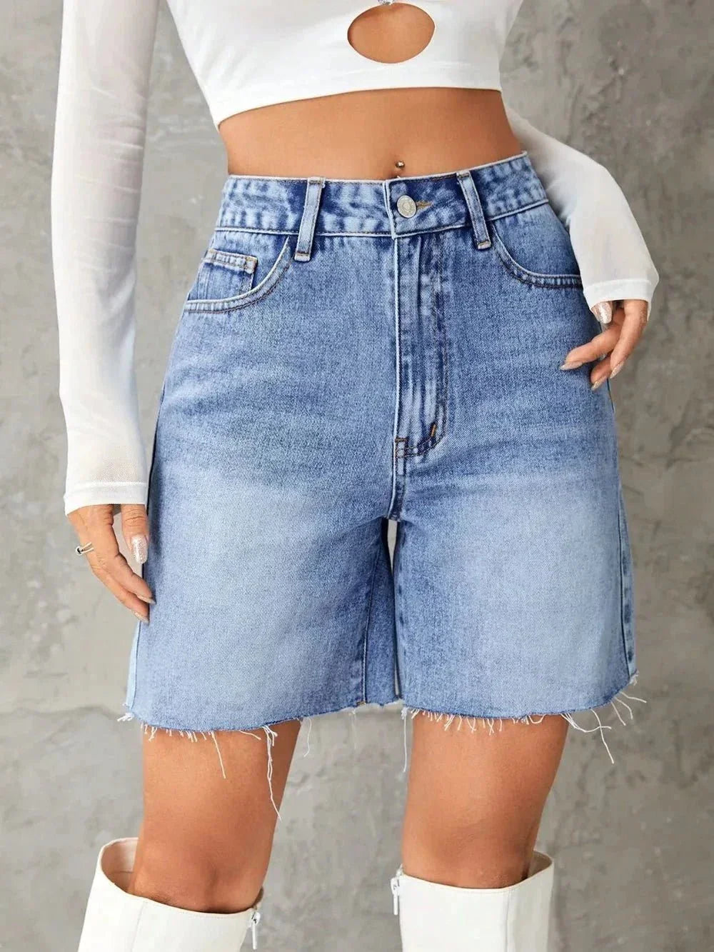 Frayed Hem Denim Shorts - VILLA FASHION
