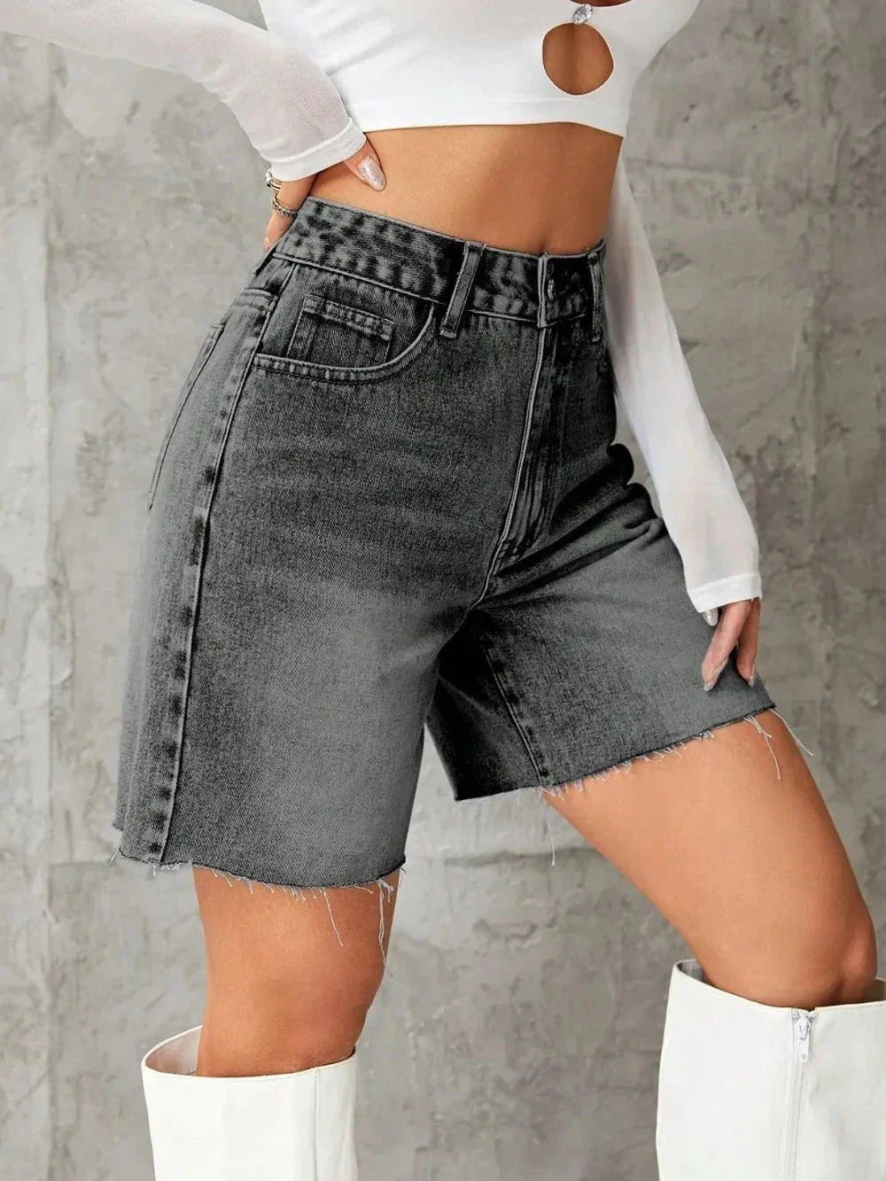 Frayed Hem Denim Shorts - VILLA FASHION